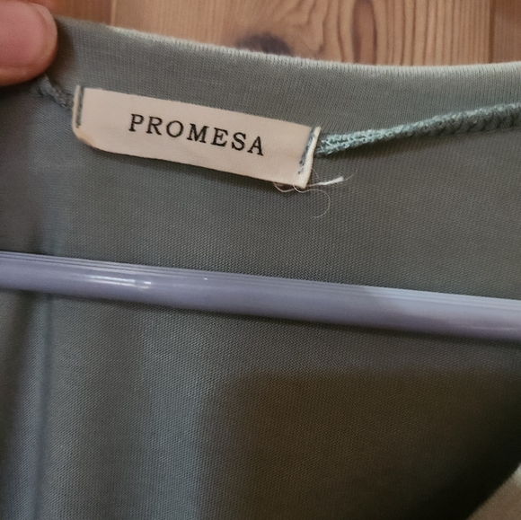 Oversized blouse ruffle on sleeves - Picture 2 of 2